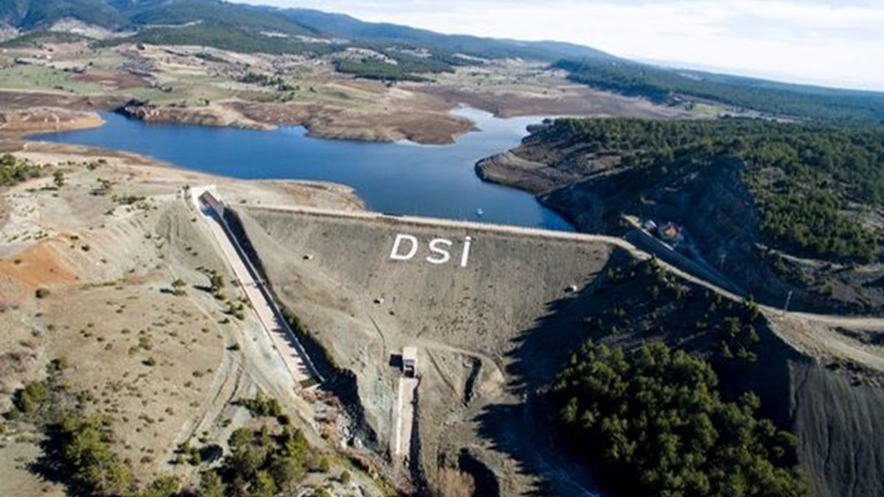 Büyük Menderes Nehri'nin suları çekildi Murat Dağı’nda kar yok