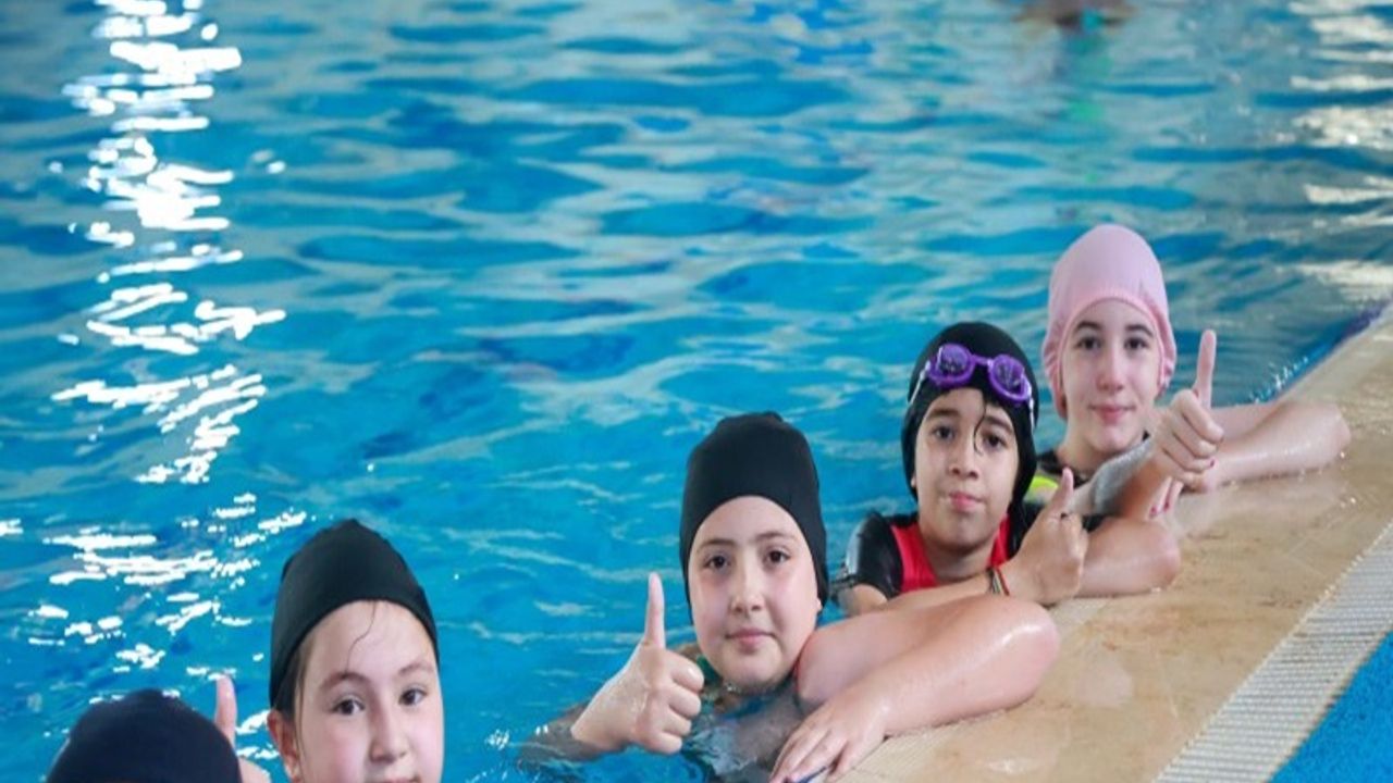 Uşak Belediyesi yaz yüzme kursları düzenliyor