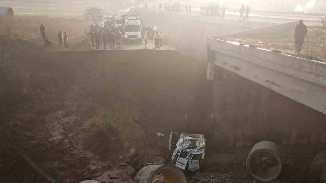 Servis minibüsü dere yatağına düştü: 1 ölü, 14 yaralı