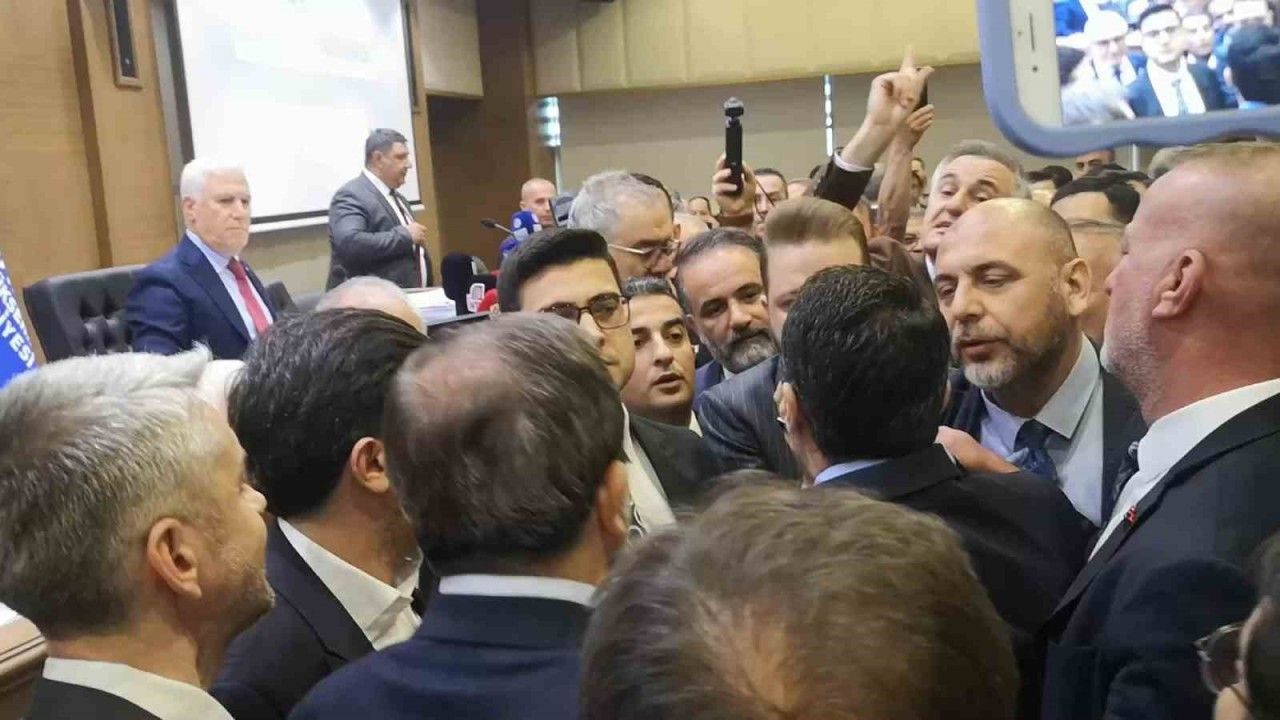 Mecliste tansiyon yükseldi