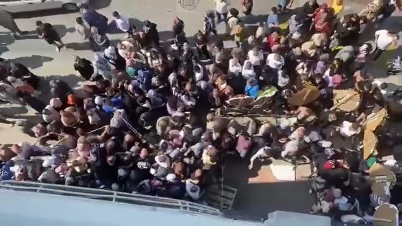 Açılış’ta İndirim değil, eziyet kuyruğu müşterileri isyan ettirdi