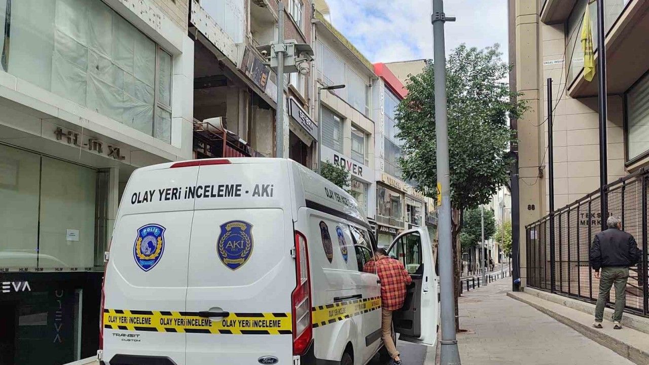 4 katlı binada çıkan yangında 1 kişi yanarak hayatını kaybetti