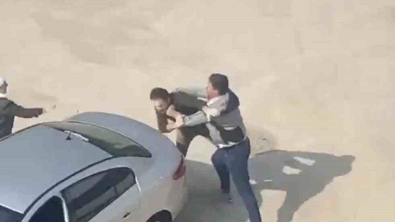 Bursa’da yol kavgası: Sopalar, yumruklar havada uçuştu