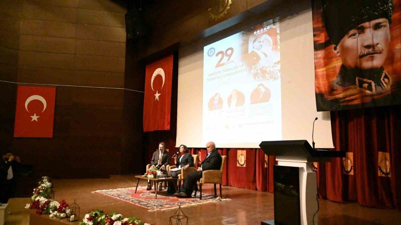 Cumhuriyetin 102. Yılında Uşak Üniversitesinden Anlamlı Panel