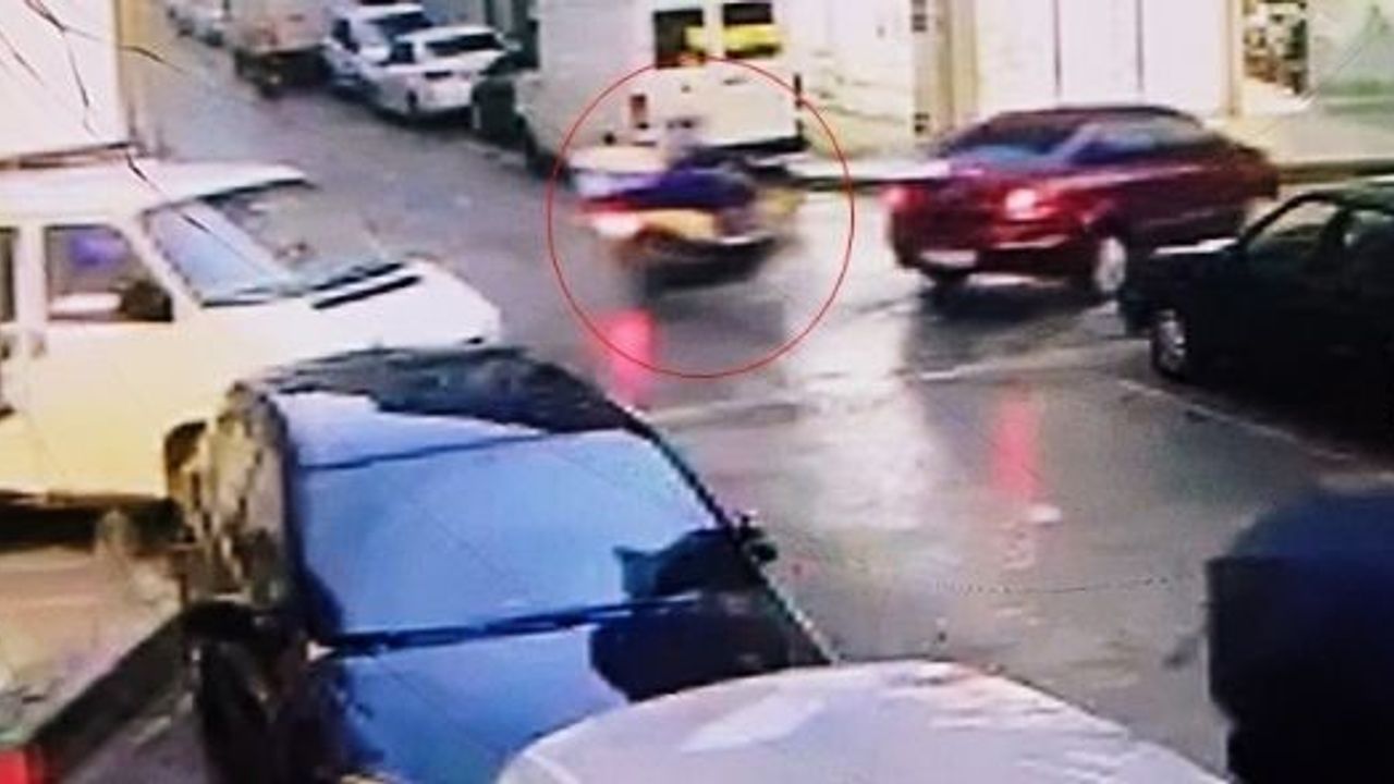 Ters yönden çıkan otomobile çarpmamak için kaza yaptı