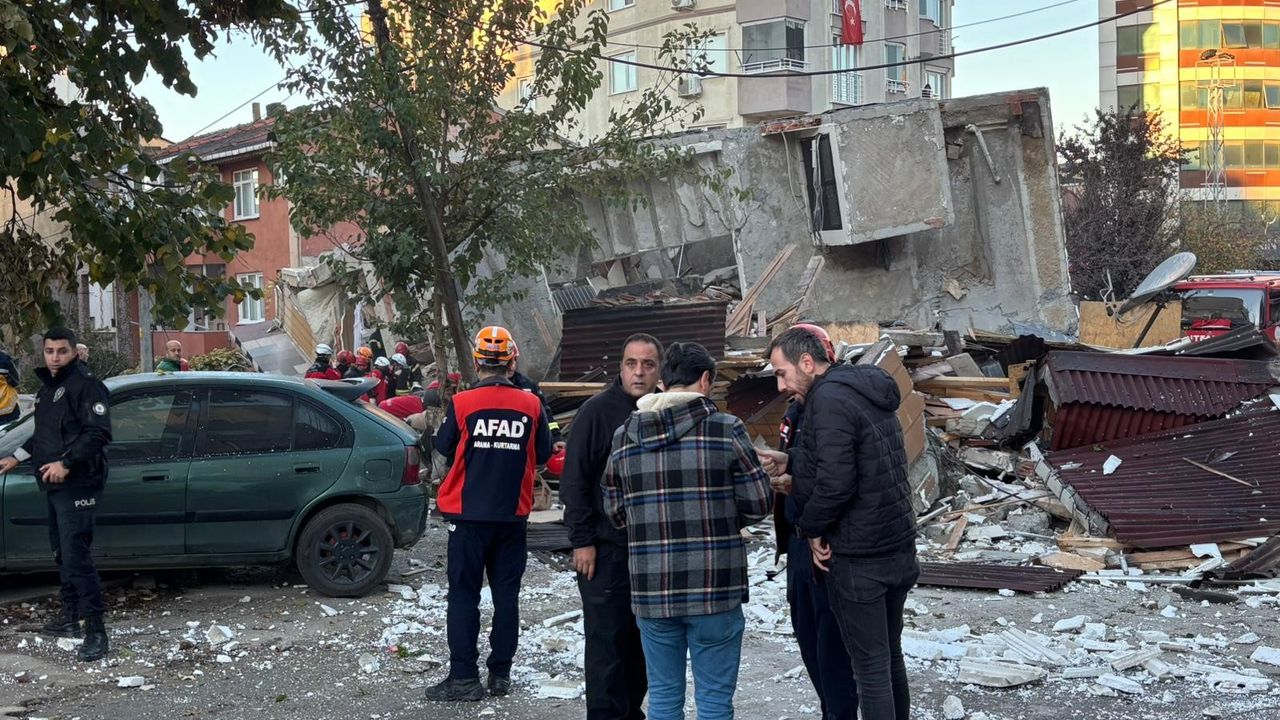 6 Katlı bina çöktü: Çok sayıda ekip sevk edildi