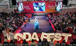 ModaFest'te Osmanlı Tarihi Canlandı  Uşak'ta Muhteşem Gösteri ve Kıyafetlerle Tarihi Geri Getirdi