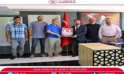 Uşak Basketbol takımının kulüp başkanı ve yöneticileri, İl Müdürü Özdemir ile bir araya geldiler