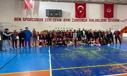 Genç Kızlar Hentbol l Şampiyonu Uşak Spor Lisesi oldu