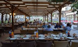 Uşak’ta restoran ve kafelerde vatandaş cebindeki parası kadar yiyip içecek