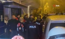 Uşak’ta şüpheliler polis aracını yumrukladı