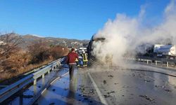 Burdur’da seyir halindeki tır  alev alev yandı