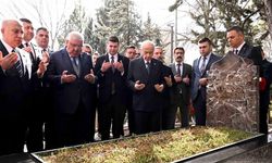 MHP lideri Bahçeli, Alparslan Türkeş’in kabrini ziyaret etti