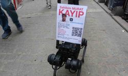 Robot Köpek Jidoka Dog Taksim’de ilgi odağı oldu: Darbuka eşliğinde oynadı