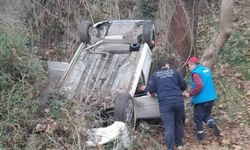 Sakarya’da otomobil şarampole yuvarlandı: 5 yaralı