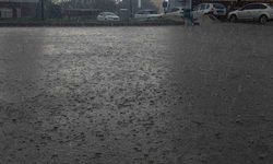 Tekirdağ’da şiddetli yağış: Doluyla karışık yağmur sokakları suyla kapladı