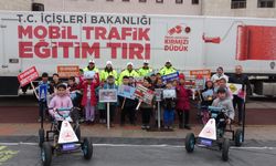 Uşaklı çocuklar mobil tırda trafik eğitimi aldı