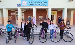 Uşak’ta “75 öğrenciye daha bisiklet dağıtıldı
