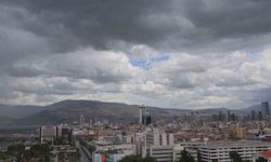 İzmir’de sağanak yağış etkisini göstermeye başladı