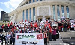 Uşak Üniversitesi Gazze için lokma dağıttı