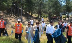 Uşak Belediye Başkanı Özkan Yalım ve Onlarca Öğrenci: Karaağaç Göledinde temizlik etkinliği yaptı