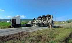 Makas Atan Tırın Dorsesi Yan Yattı