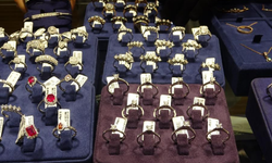 'Kolay gelsin' diyerek içeri girdi yarım kilo altın çaldı