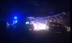 Gece rahatsızlanan hastayı kızakla ambulansa taşıdılar