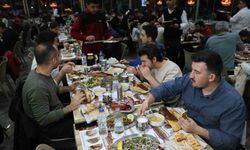 İlk iftarda kebapçılar doldu taştı