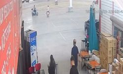 Boş pazar yerinde motosikletler çarpıştı