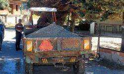 Dere yatağından kum alan şahıs jandarmaya yakalandı