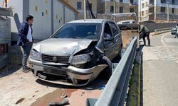 Freni boşalan otomobil trafik ışıklarındaki araca çarptı: 5 yaralı