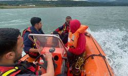 Gölde mahsur kalan 2 kişi AFAD ekiplerince kurtarıldı