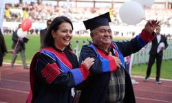 Hayaller üniversite mezuniyet kortejinde gerçek oldu