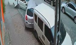 Kontrolden çıkan otomobil park halindeki araçlara çarptı