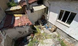 Mahalleli çöp evden isyan etti