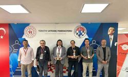 Satrançta gençler ve emektarlar mücadele etti