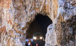 Taş Yolunda tır sıkıştı