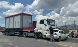 Tır ile otomobil çarpıştı