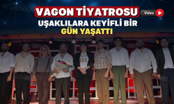 Uşaklılar raylar üzerinde tiyatro keyfi yaptı