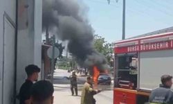 Aşırı sıcak seyir halindeki otomobili alev alev yaktı