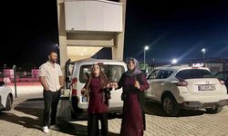 Cezaevi önünde halay çekip yakınlarını beklediler