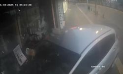 Direksiyon hakimiyetini kaybeden araç kozmetik mağazasına daldı