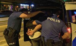 Elindeki satırla çevreye saldırdı