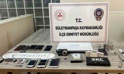Eve davet ettikleri kişilerin uygunsuz görüntülerini çektiler