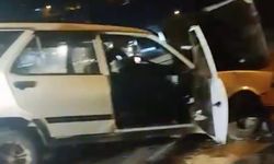 Hafif ticari araç ile otomobil çarpıştı 6 kişi yaralandı