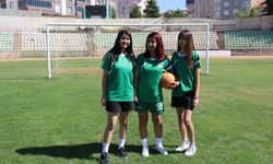 Kadınlar sahaya indi "Futbol erkek işi" diyenlere cevabını verdi