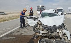 Kum fırtınasında 5 araç çarpıştı: 8 yaralı