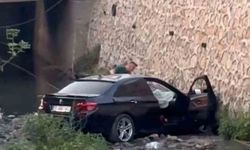 Su kanalında otururken aracın altında kalan çocuk öldü