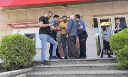 Yaşlı adamın 100 bin lirasını polisler kurtardı